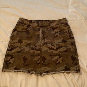 Camo mini skirt